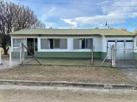 VENTA CASA 2 DORMITORIOS TERRENO 1.061 m² AMBOY