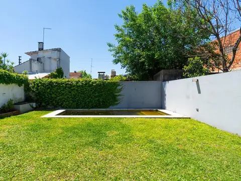 Venta casa 5 ambientes con jardín, piscina y garaje en Haedo.