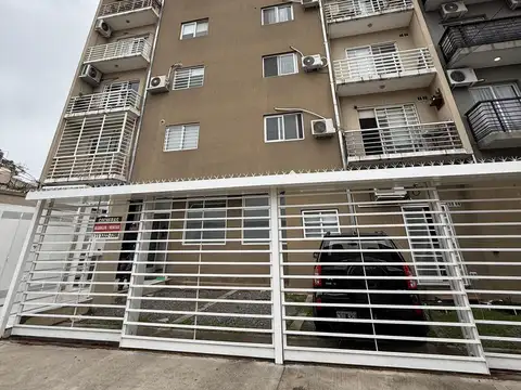 Departamento 2 ambientes con cochera  en venta en Villa Ballester