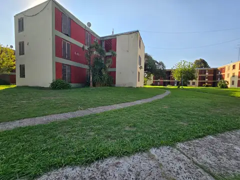 Departamento  3 ambientes en Isidro Casanova- venta