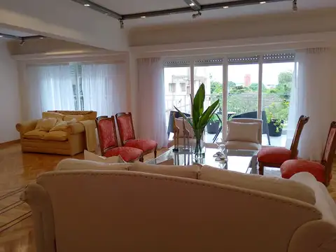 DEPARTAMENTO 4 DORMITORIOS, BALCON Y COCHERA