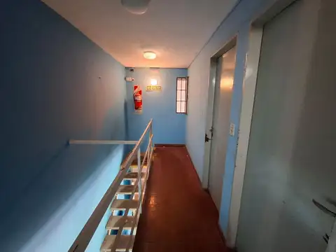 GALPON CON DARSENA DE ESTACIONAMIENTO DOS OFICINA