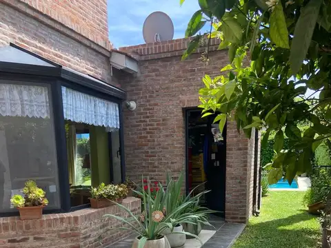 Casa 5 ambientes con 4 baños