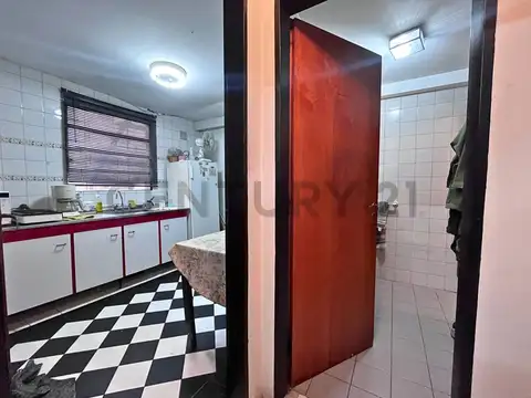 San Juan 800, Piso 831