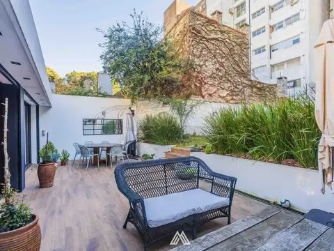 Casa 8 ambientes con 2 baños