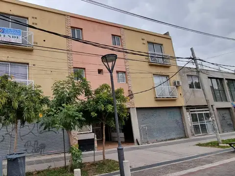 EN VENTA EN EL PALOMAR LOCAL A ESTRENAR AL LADO DEL HALL DE ENTRADA MIRANDO DE FRENTE - 9074