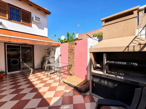 VENTA duplex 4 amb. c/cochera y patio Ramos Mejía