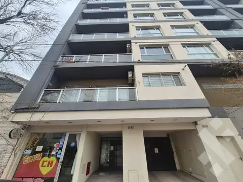 Alquiler local comercial con cochera zona centro de Cipolletti