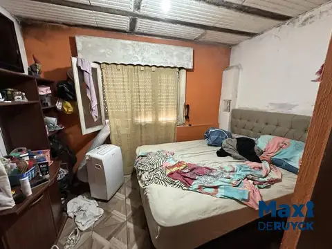 Calle 898 casi 843, Solano Centro