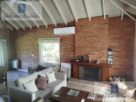 Casa en Alquiler con 2 cocheras