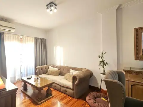 DEPARTAMENTO SEMIPISO 4 AMBIENTES- AL FRENTE CON BALCÓN- COCHERA Y BAULERA- EXCELENTE LISTO PARA ESCRITURAR