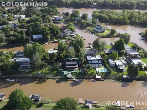 Casa Venta/ 5 ambientes/  Isla Del Este