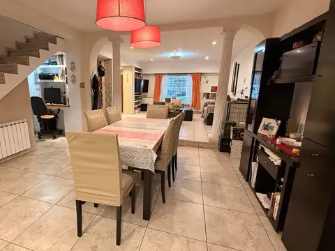 Casa 5 ambientes con 3 baños