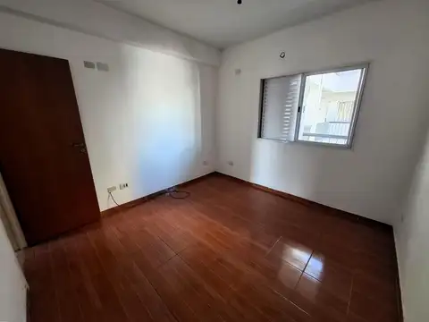 Primera Junta 1200, Piso 2