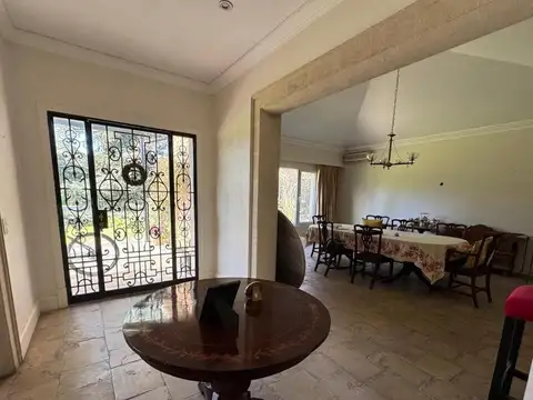 Casa 8 ambientes con 4 baños