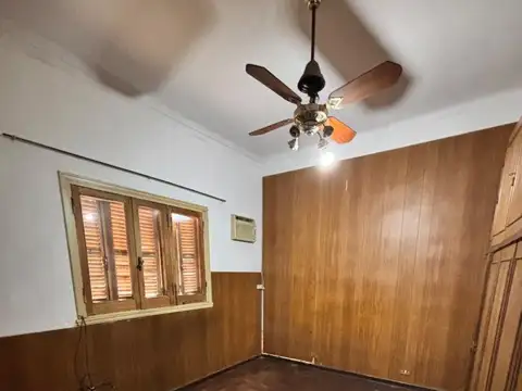 Hermosa casa en primer piso por escalera zona centro  