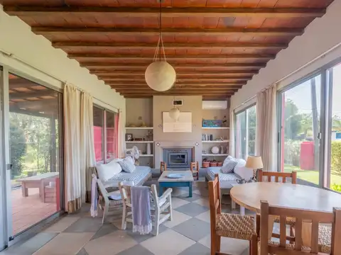 Casa en alquiler en la Barra de 3 dormitorios con pileta y parrilla