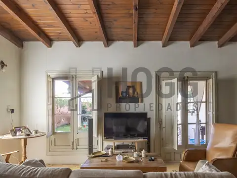 Areco - Casa casco histórico a refaccionar 3 hab y pileta