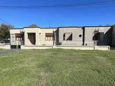 Casa en Venta con 2 cocheras