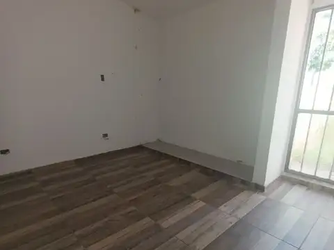 Casa 6 ambientes con 2 baños