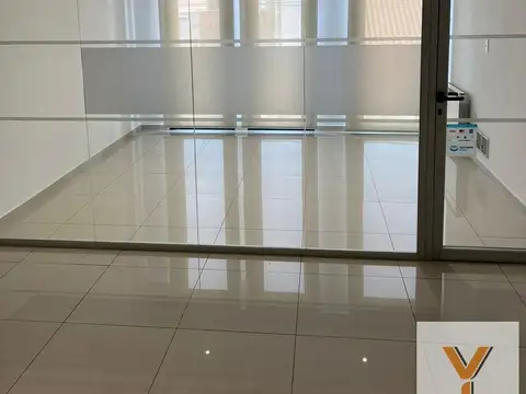 Oficina en alquiler - cochera, cocina indep., climatizada, con división hermética, Tandil centro