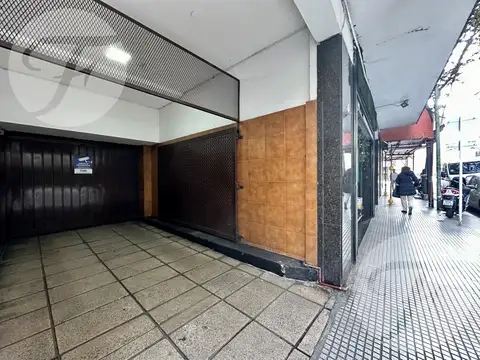Oportunidad única - Depósito de 600 m² + departamento en Santa Fe y Montevideo a solo U$S 700/m²