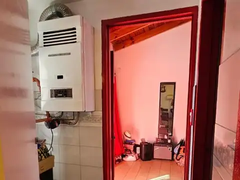 VENTA TIPO CASA 2 DEPTOS Y GALPON SUPERFICIE 180 M2 FLORESTA