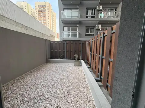 MONOAMBIENTE CON PATIO EN VENTA
