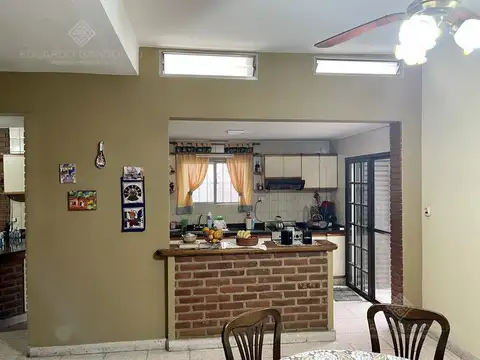 Casa 6 ambientes con 3 baños