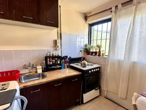 Casa 6 ambientes con 2 baños