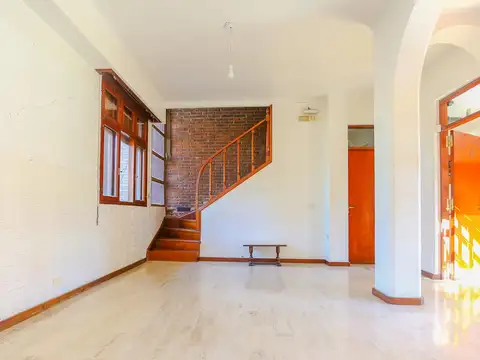Casa 10 ambientes con 3 baños