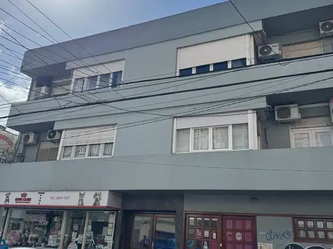 HERMOSO DEPARTAMENTO DE TRES AMBIENTES EN EL CENTRO DE VILLA BALLESTER