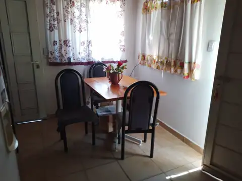 Casa 2 ambientes con 1 baño
