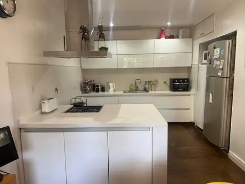 VENTA CASA DE 4 AMBIENTES A METROS DE AV MITRE