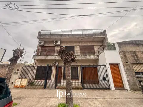CASA MULTIFAMILIAR EN VENTA EN LOMAS DEL MIRADOR – 2 VIVIENDAS INDEPENDIENTES, COCHERA DOBLE, FONDO