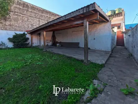 Casa 6 ambientes con 2 baños