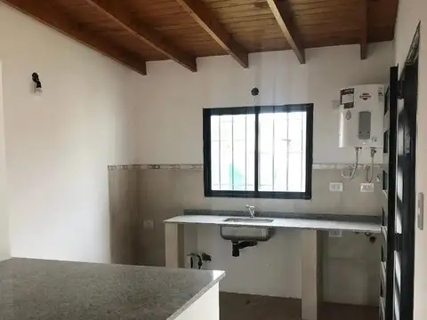 Casa 3 ambientes con 1 baño