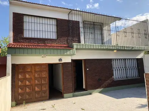 CASA DE 4 AMBIENTES - IDEAL PARA VIVIENDA PERMANENTE 