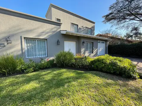 Casa en Venta con 4 cocheras
