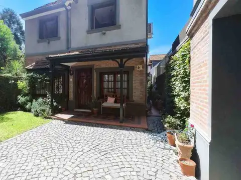 CASA 6 AMBIENTES EN VENTA EN LOMAS DE ZAMORA