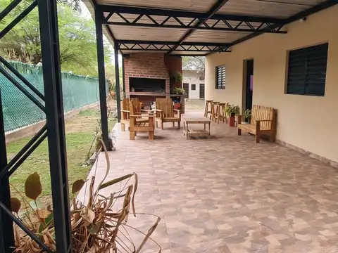 Casa 11 ambientes con 2 baños