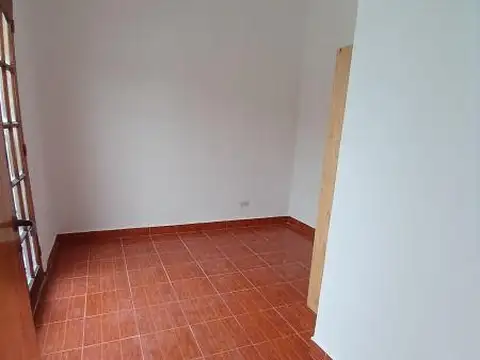 Depto Tipo Casa en Alquiler en Moron, $ 750.000