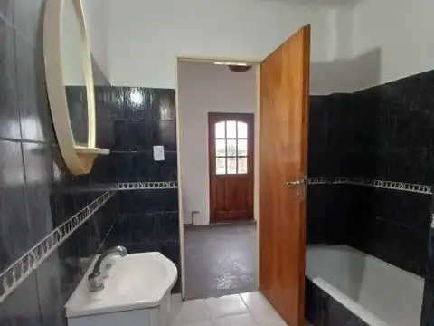 Depto Tipo Casa en Alquiler en Moron, $ 750.000