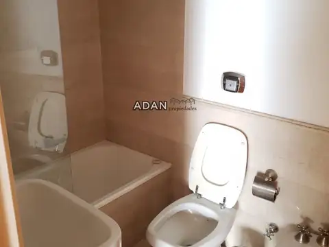 Impecable 3 ambientes con cochera fija, 3 baños c/balcón y patio en excelente edificio con amenities