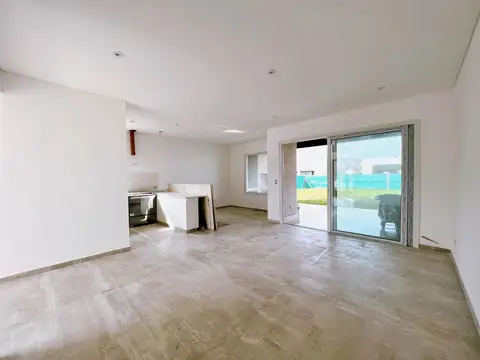 Casa 4 ambientes con 2 baños