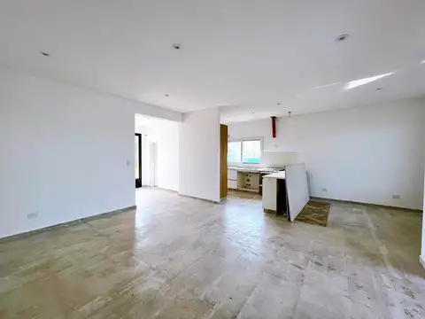 Casa en Alquiler con 2 cocheras