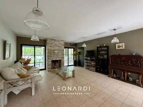 Casa en Venta con 2 cocheras