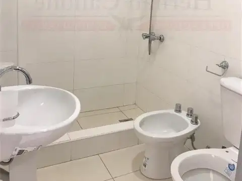 AMPLIO DEPARTAMENTO 2 AMBIENTES CON BALCÓN AL FRENTE