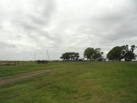 Campo mixto sobre ruta listo para trabajar