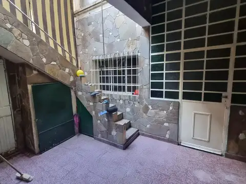 Depto Tipo Casa 6 ambientes con 1 baño